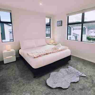 Modern & New • 3 Beds • 6 Guests Rooms
