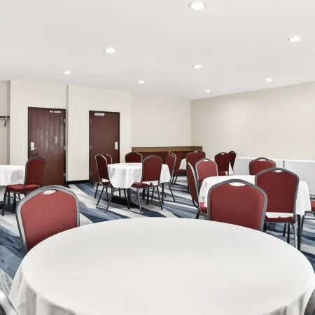 Holiday Inn Express & Suites SOUTHFIELD - DETROIT by IHG