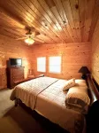 Texas Size, Pet Friendly Barndominium with Hot Tub Overlooking Toledo Bend Lake. - 무료 와이파이