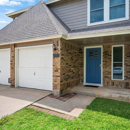 Heart of Pflugerville: Charming 4 BR Home w/Grill & Prime Location!