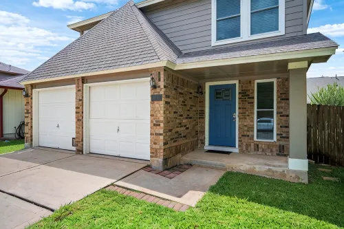Heart of Pflugerville: Charming 4 BR Home w/Grill & Prime Location!