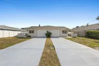 Cozy Beach House ( Walking Distance to Beach) - 2-Star