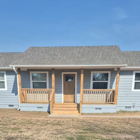 4 Bedroom-2 Full BathsClose to lake - 20 min to airport