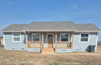 4 Bedroom-2 Full BathsClose to lake - 20 min to airport