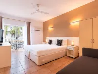Coral Tree Inn Hotels near Rusty's Markets