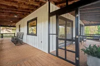 Oakhaven: Mountain Escape with Wood Burning Hot Tub! - Country Houses