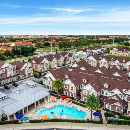 Spacious 5-bedroom townhome in phenomenal Four Corners with WiFi, AC