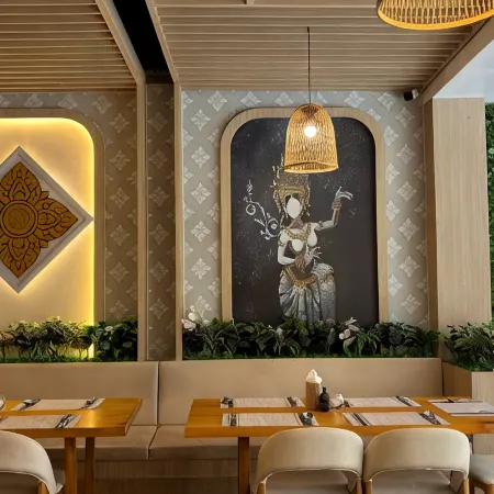 CLOVER HOTEL MONIVONG - BY EMMA