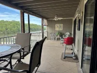 Waterfront Condo Lake of the Ozarks Surrounded by State Park Boat Slip available - 3성급