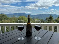 Beech Mountain Condo w/ spectacular views & close proximity to hiking and skiing - 4-Star
