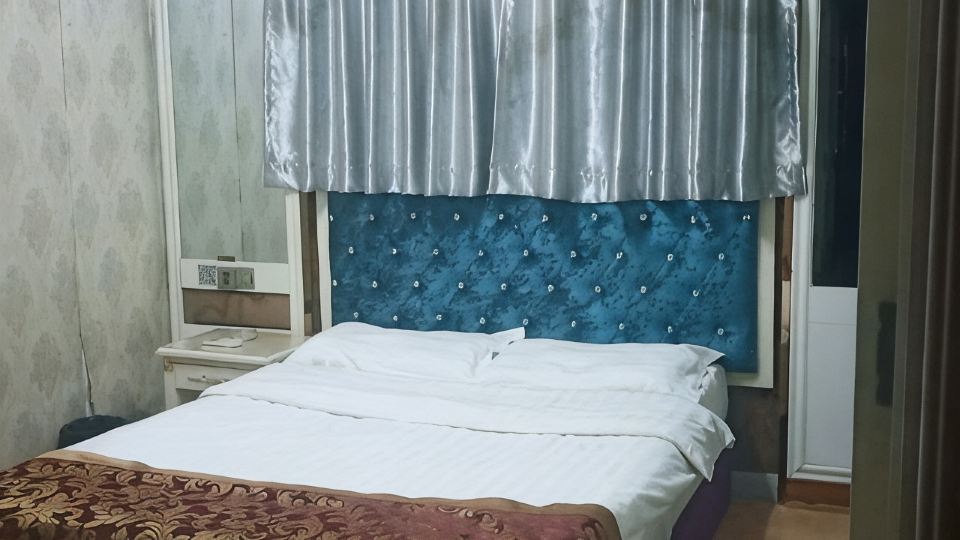 Tongliao Paris Spring Hot Spring Bathing Homestay