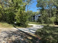 One Bedroom Relaxing Woodland Getaway with Putting Green and Walking Trails โรงแรมใน