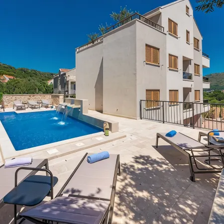 Casa Laurea Отели в г. Затон