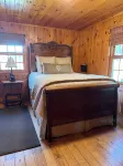 Little Creek Cabin, 2 bedrooms, 1.5 Baths (Sleeps 4)