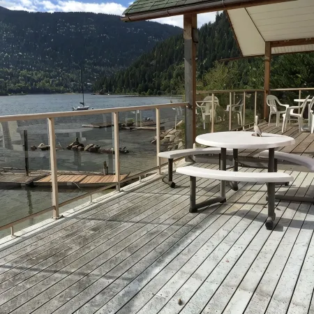 Cottage on a private sandy beach with a gorgeous view of the city of Nelson.