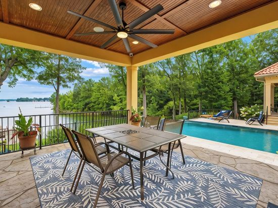 Oasis@Lkn - Dock, Pool, Hot Tub, Chef-Kitchen, Firepit, Rec-Room, 20Min to CLT