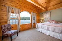 Keuka Waterfront 2-Bedroom Cottage with Wi-Fi and AC. Sleeps 6 - Boutique