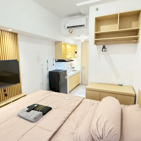 Modern minimalist room at Pik with Netflix