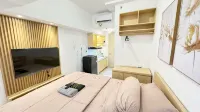 Modern minimalist room at Pik with Netflix - parking