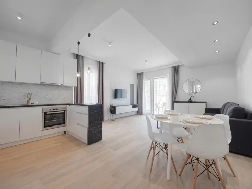 Charlene two bedroom with pool - Airport Shuttle