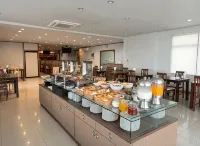 J Town Serviced Apartments&Hotel - breakfast