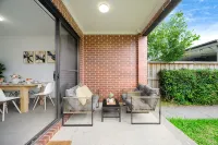 Lovely 4BR Austral Retreat Close to Station For 10 Guests - Villas