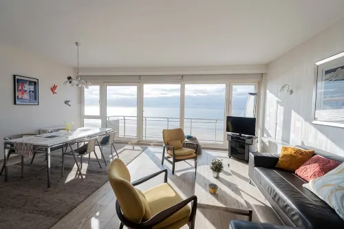 Seaview Apartment on the Beach - Free Parking! - Apartments