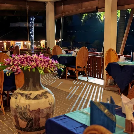Coral Hotel Bangsaphan