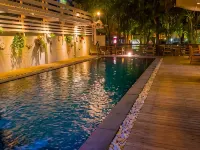 Atrium Boutique Hotel Hotels near Huai Khwang