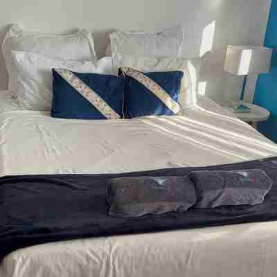 Charming peaceful 2-bedroomed unit with 180 degree panoramic view of Windhoek. Rooms