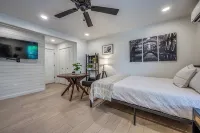 The Vanderbilt Mansion Apt 12 Near Downtown and TWU - Apartments