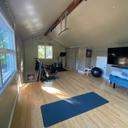 Luxury Retreat on the Greenbelt / Private Home w/ Sauna & Yoga Studio&Fitness
