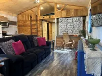 Charming 2-bedroom cottage in Dexter with AC, WiFi. Enjoy your stay - 2-Star