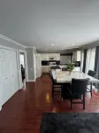 Modern Suburban Oasis- 14 guest House. Family Friendly!