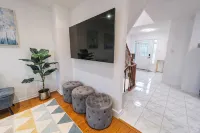 Spacious 4 bedroom Home (15 mins from YYZ airport) - 4-Sterne