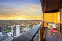 Highrise Skyline Spectacular View Luxury 2B2B1P