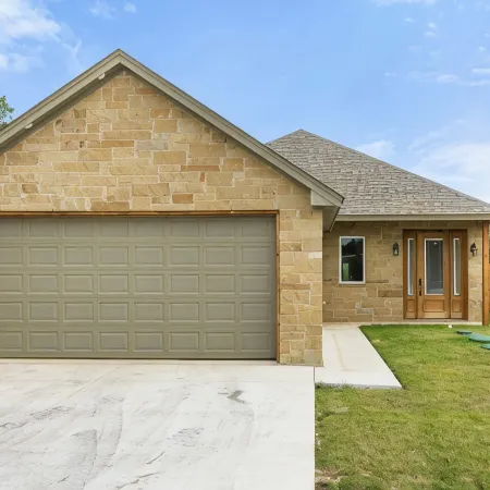 Brand New Hill Country Retreat: Stunning Views & Lake Access--Family Perfect
