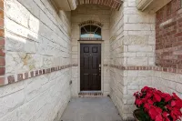 Cinco Ranch Furnished 1 Story Home, King Beds, Walking Trail, Sleeps 6+ - 4-Star
