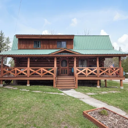 Gorgeous Log Home 9 mi from West Glacier