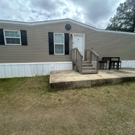 3-bedroom mobile home in peaceful Florence with AC, WiFi