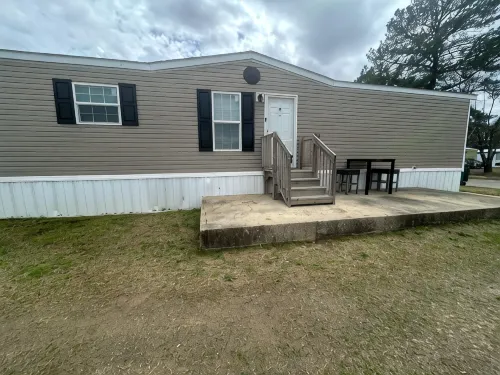 3-bedroom mobile home in peaceful Florence with AC, WiFi - 3-Star