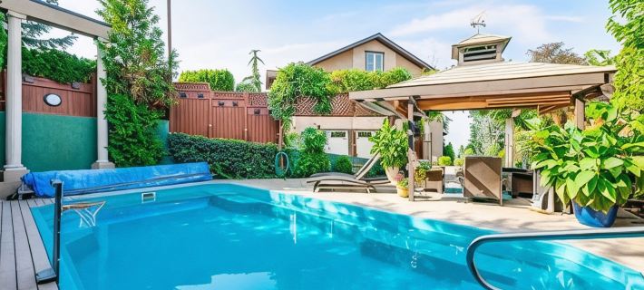 Serene Lake & Mountain View Retreat in Kettle Valley" Hotel a Kelowna