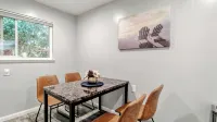 261-9 Cozy 2-Bedroom Apartment near Mountain View Downtown