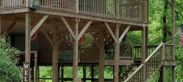 Mama Bears Cozy Creekside Cabin at Up The Creek Hotels in Hardin County