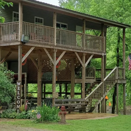 Mama Bears Cozy Creekside Cabin at Up The Creek