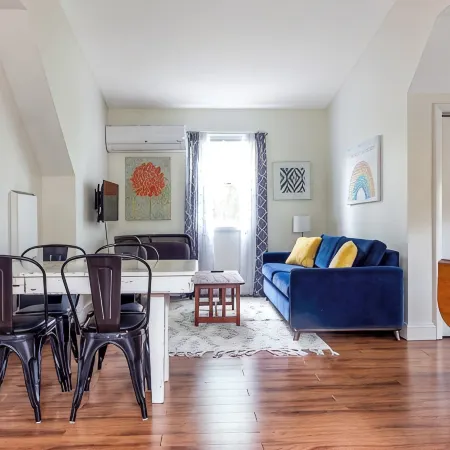 Poppy Cottage  Bright 1BR Apartment in Douglas