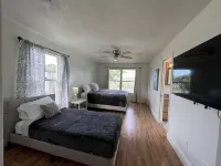 Pool house - heated pool in heart of Melbourne, minutes to beach
