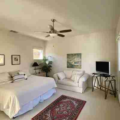 PGA West home on the private Tom Weiskopf 18th fairway Rooms