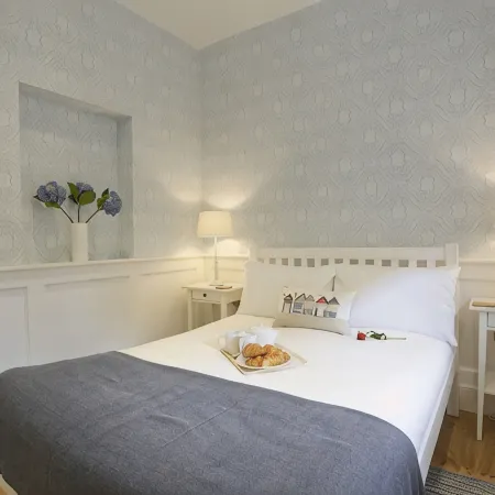The Blyth - luxury hotel style, central apartment with fantastic sea views