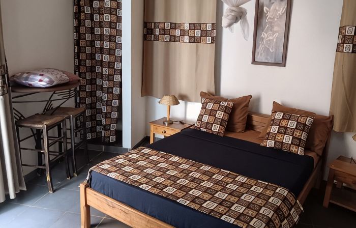 Somone: large air-conditioned villa with swimming pool, 10 people *, between Sea and Lagoon
